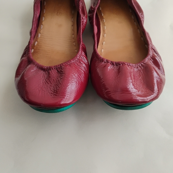 Tieks by Gavrieli Women's Size 8 Ruby Red patent Foldable Ballet Flats - Picture 14 of 15